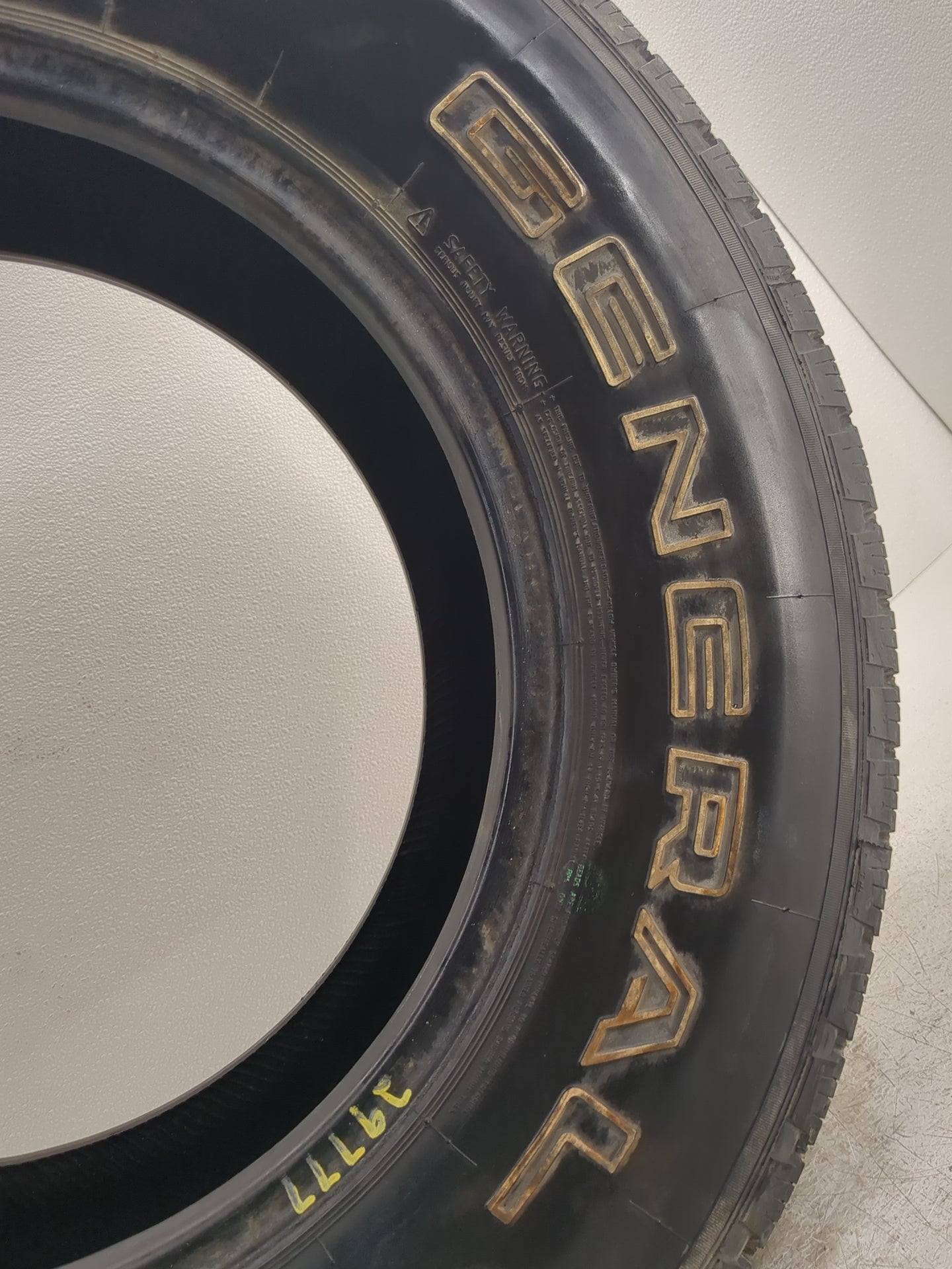 Used Tire 255/70R17 GENERAL AMERITRAC TR 110S - Tread Depth 14/32 - Oemusedautoparts1.com