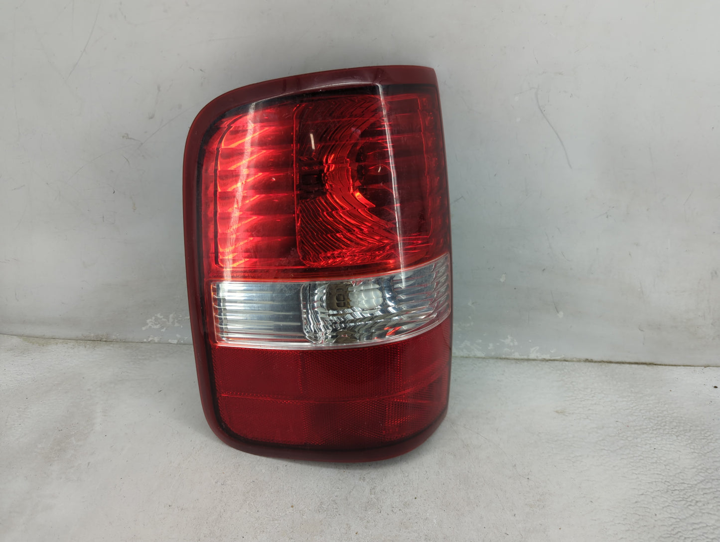 2004-2008 Ford F-150 Tail Light Assembly Driver Left OEM P/N:4L34-13B505-A Fits Fits 2004 2005 2006 2007 2008 OEM Used Auto 