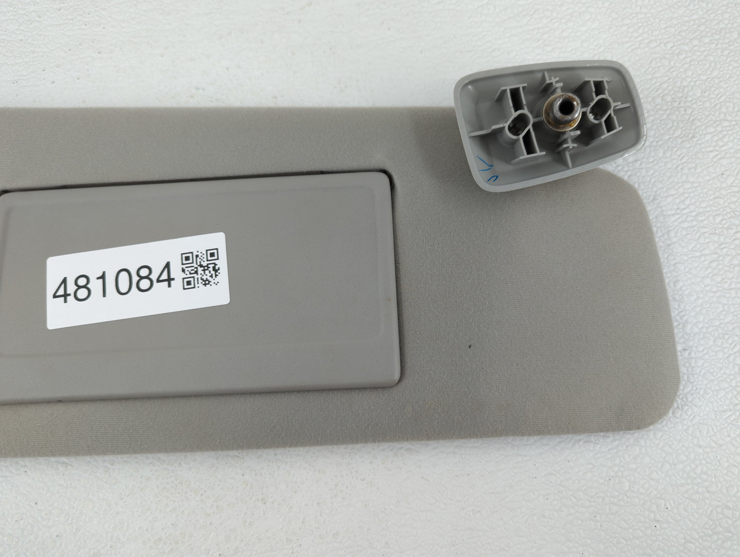 2004-2008 Ford F-150 Sun Visor Shade Replacement Passenger Right Mirror Fits Fits 2004 2005 2006 2007 2008 OEM Used Auto Par