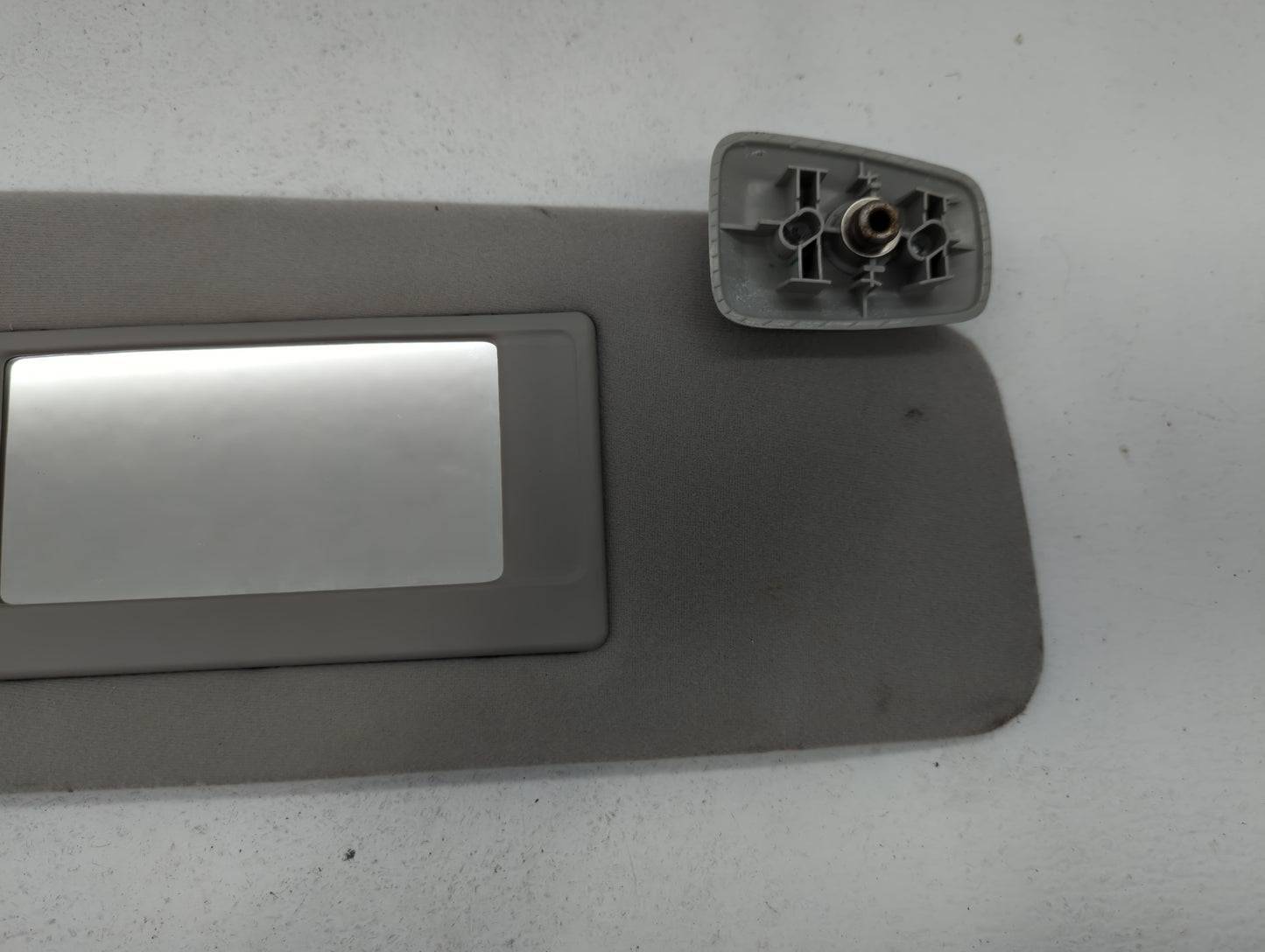 2004-2008 Ford F-150 Sun Visor Shade Replacement Passenger Right Mirror Fits Fits 2004 2005 2006 2007 2008 OEM Used Auto Par