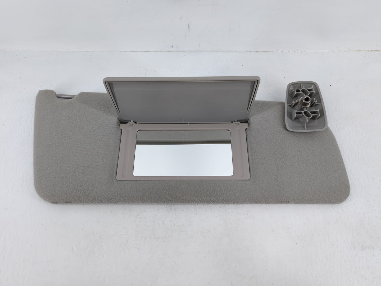 2004-2008 Ford F-150 Sun Visor Shade Replacement Passenger Right Mirror Fits Fits 2004 2005 2006 2007 2008 OEM Used Auto Par