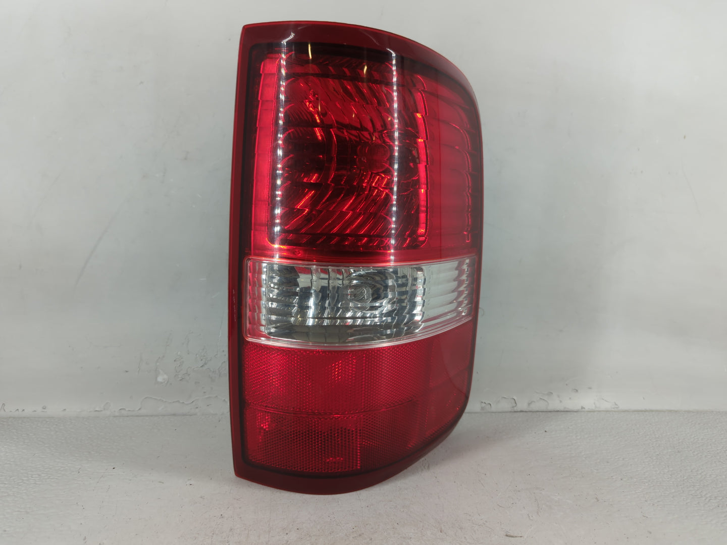 2004-2008 Ford F-150 Tail Light Assembly Passenger Right OEM P/N:6L34-13B504-B 6L34-13B504-A Fits Fits 2004 2005 2006 2007 2