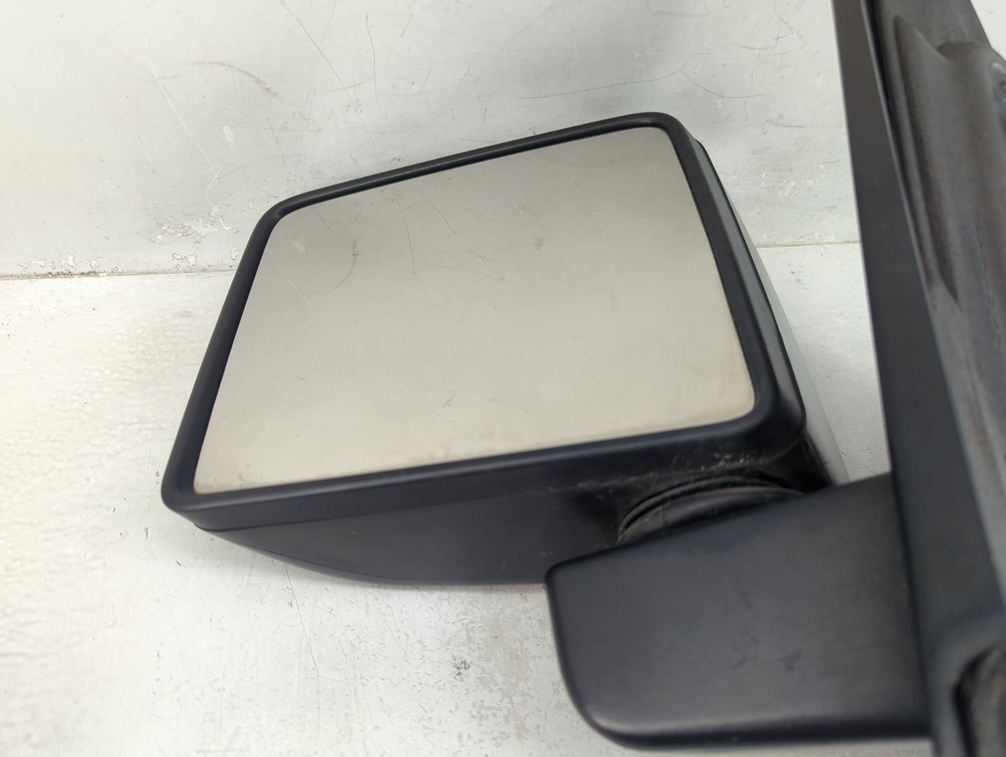 2004-2008 Ford F-150 Driver Side View Mirror - Left Door Mirror OEM Used - Oemusedautoparts1.com