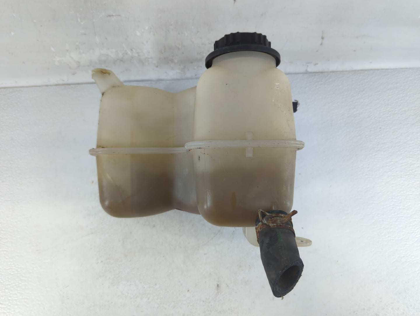 2004-2008 Ford F-150 Radiator Coolant Overflow Expansion Tank Bottle 925490 - Oemusedautoparts1.com