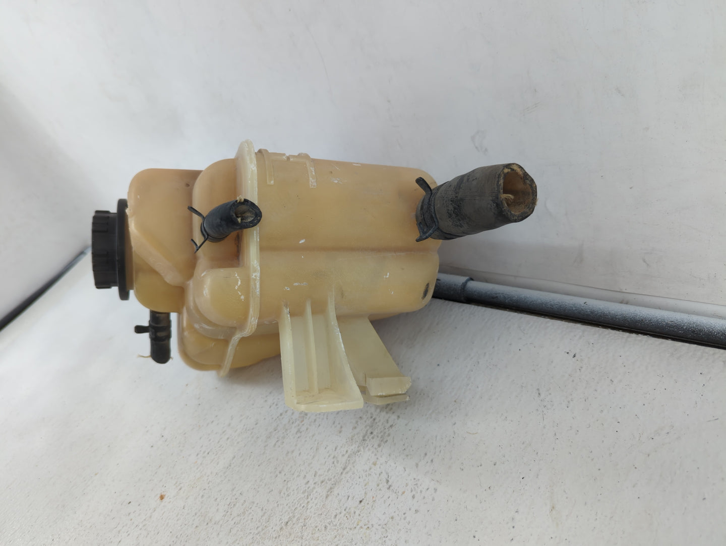 Ford F-250 Radiator Coolant Overflow Expansion Tank Bottle - Oemusedautoparts1.com