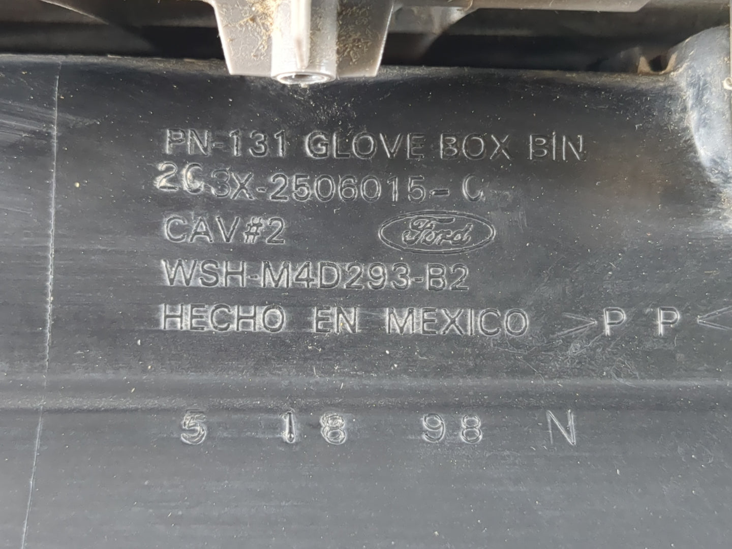 2007 Ford F-350 Super Duty Passenger Glove Box Door Storage Compartment - Oemusedautoparts1.com