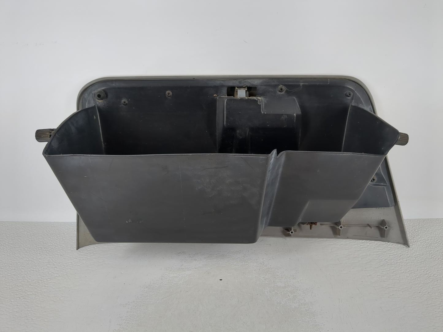 2007 Ford F-350 Super Duty Passenger Glove Box Door Storage Compartment - Oemusedautoparts1.com