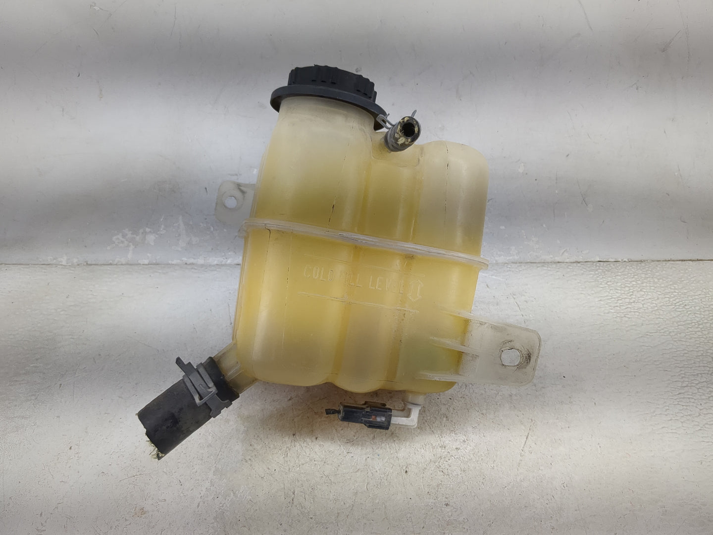 2005 Ford Five Hundred Radiator Coolant Overflow Expansion Tank Bottle 1476910 - Oemusedautoparts1.com