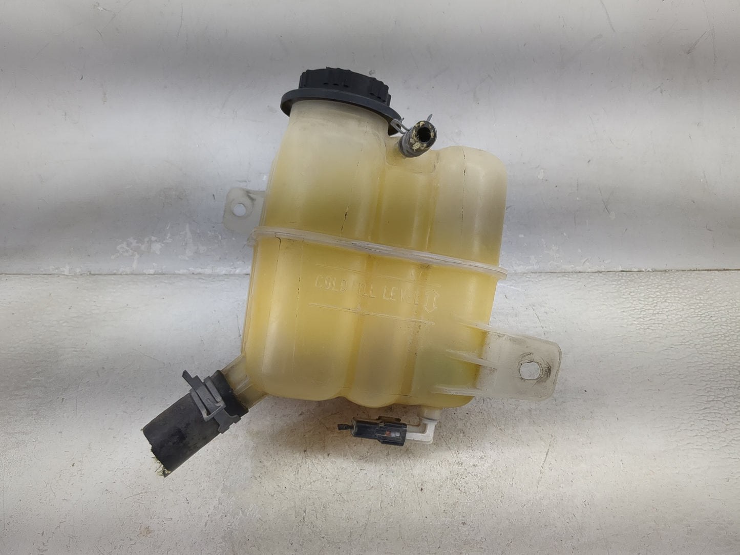 2005 Ford Five Hundred Radiator Coolant Overflow Expansion Tank Bottle 1476910 - Oemusedautoparts1.com