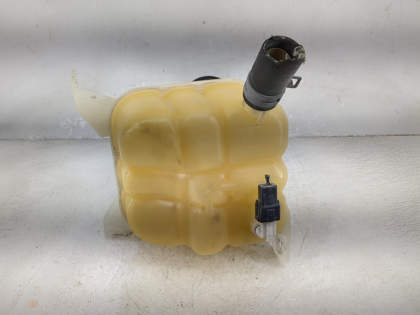 2005 Ford Five Hundred Radiator Coolant Overflow Expansion Tank Bottle 1476910 - Oemusedautoparts1.com