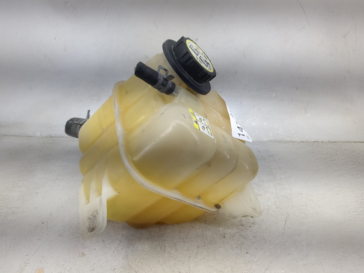 2005 Ford Five Hundred Radiator Coolant Overflow Expansion Tank Bottle 1476910 - Oemusedautoparts1.com