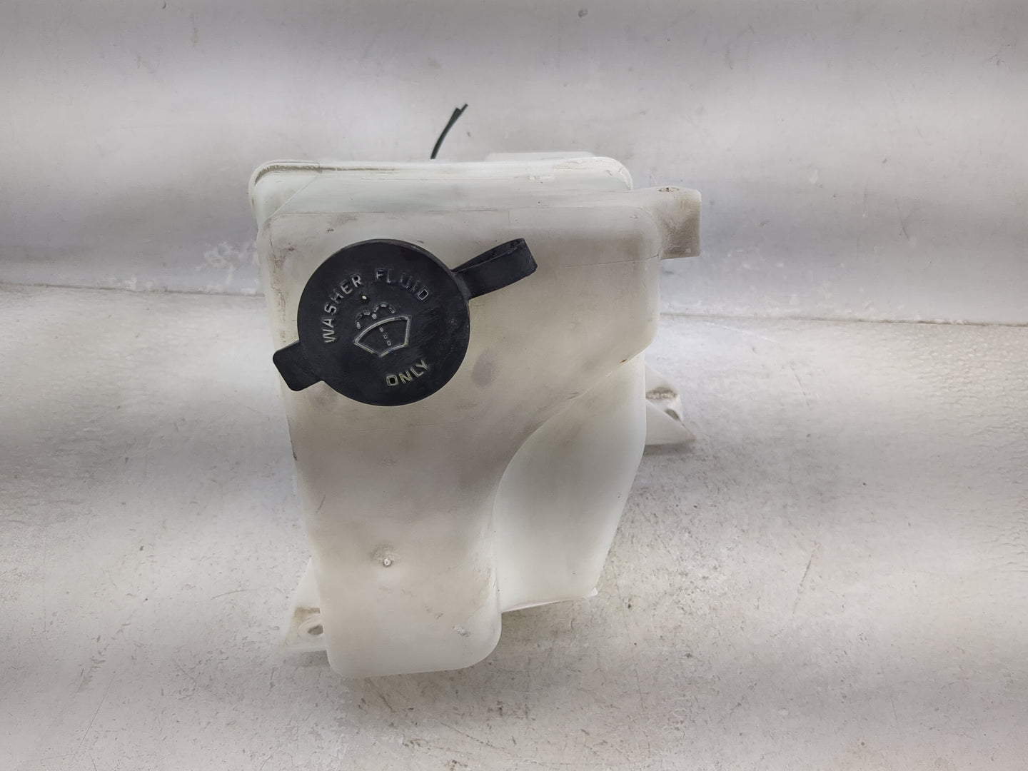 2005-2007 Ford Five Hundred Windshield Washer Fluid Reservoir Bottle Oem - Oemusedautoparts1.com