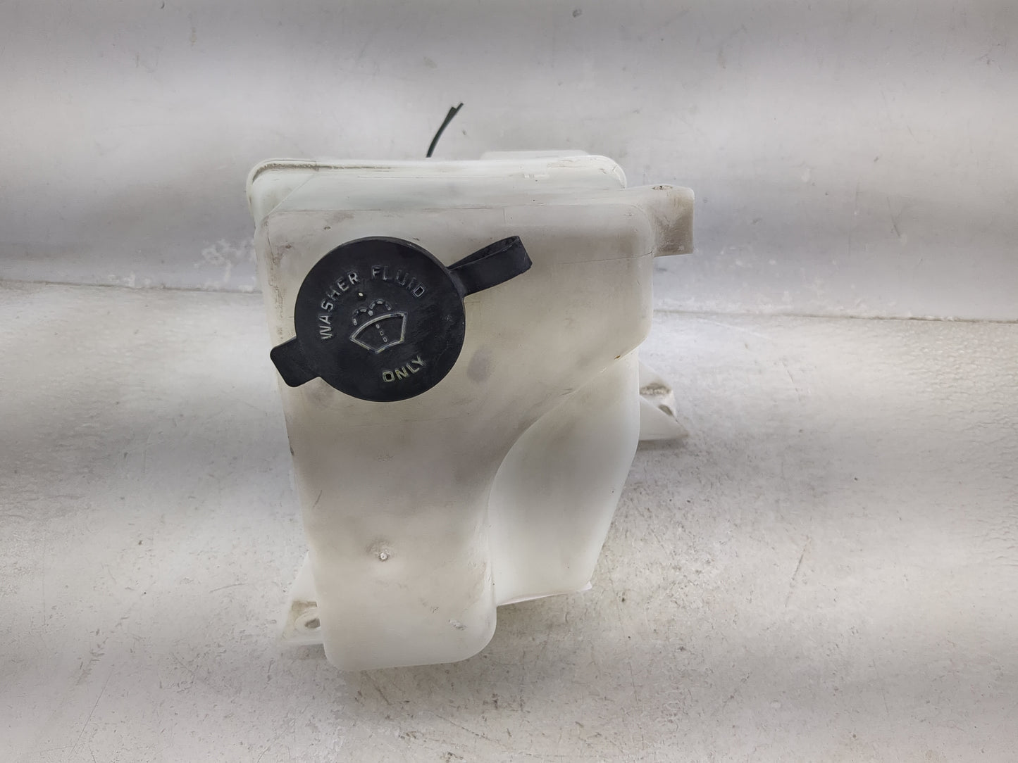 2005-2007 Ford Five Hundred Windshield Washer Fluid Reservoir Bottle Oem - Oemusedautoparts1.com