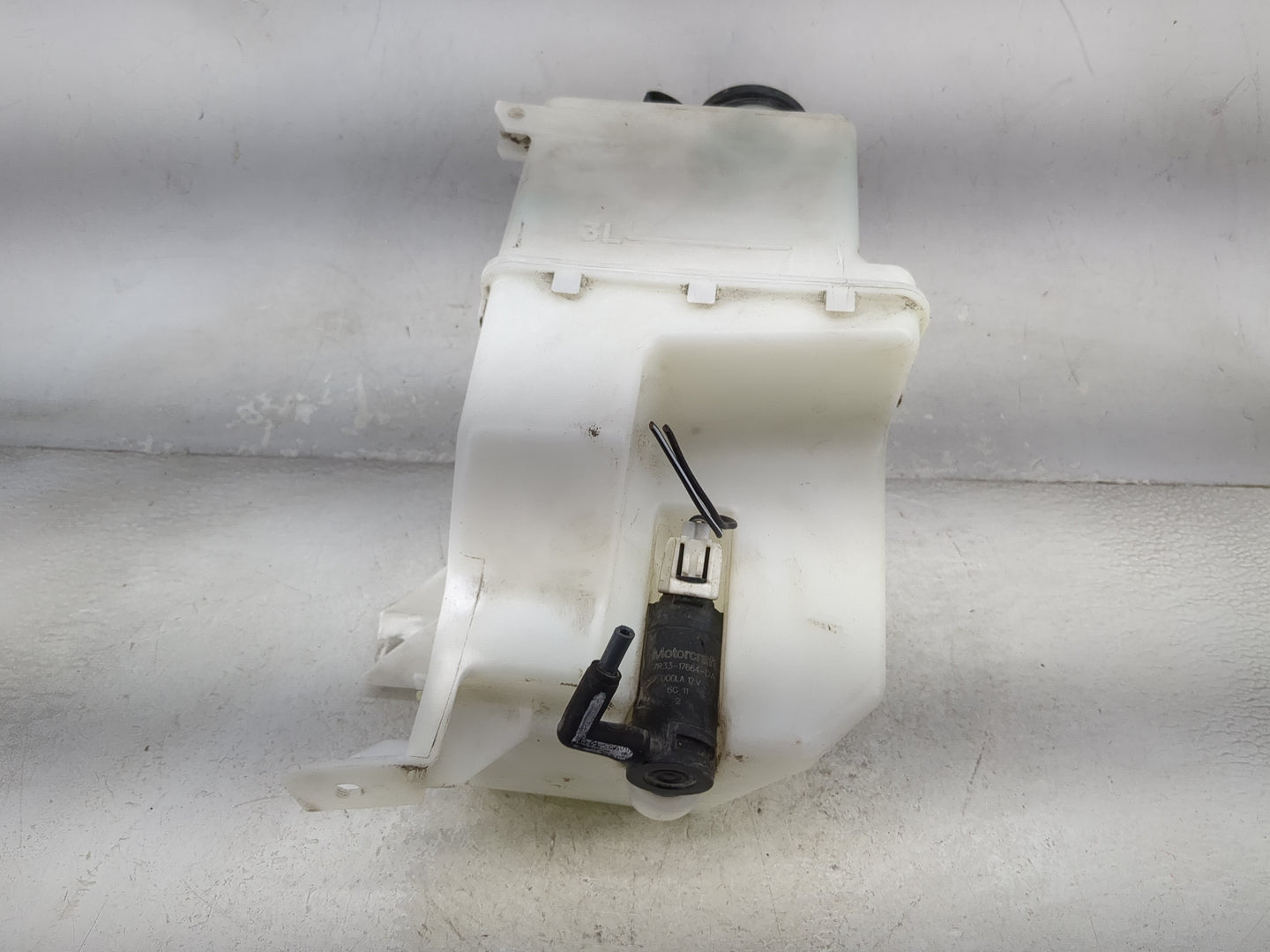 2005-2007 Ford Five Hundred Windshield Washer Fluid Reservoir Bottle Oem - Oemusedautoparts1.com