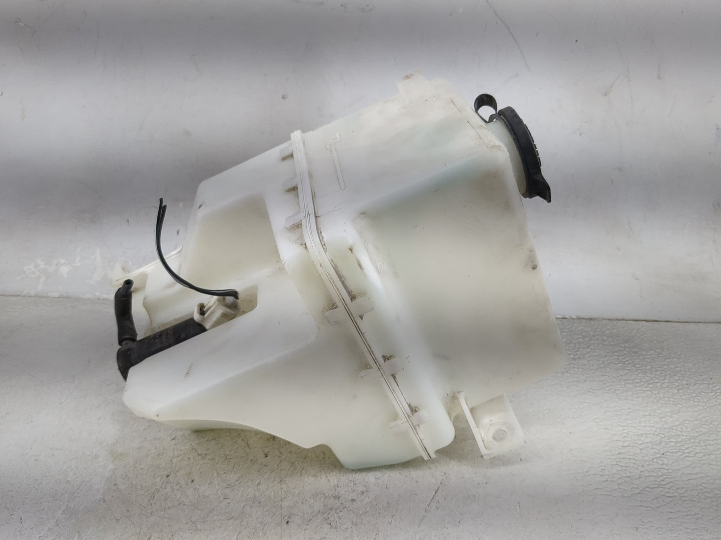2005-2007 Ford Five Hundred Windshield Washer Fluid Reservoir Bottle Oem - Oemusedautoparts1.com