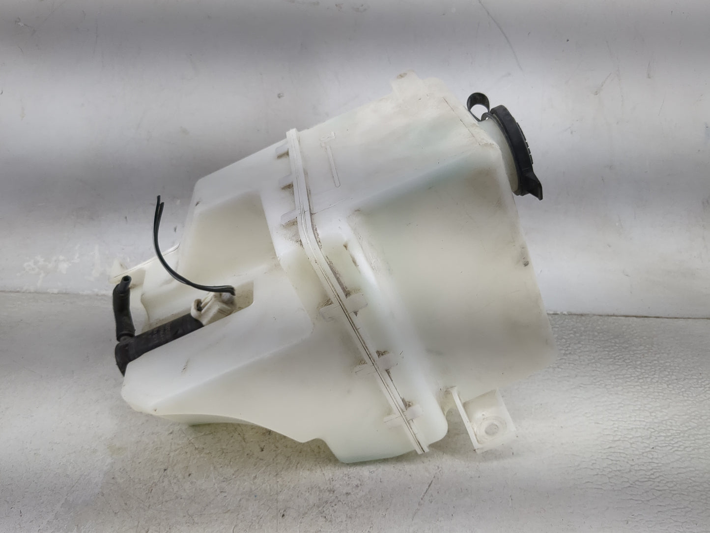 2005-2007 Ford Five Hundred Windshield Washer Fluid Reservoir Bottle Oem - Oemusedautoparts1.com