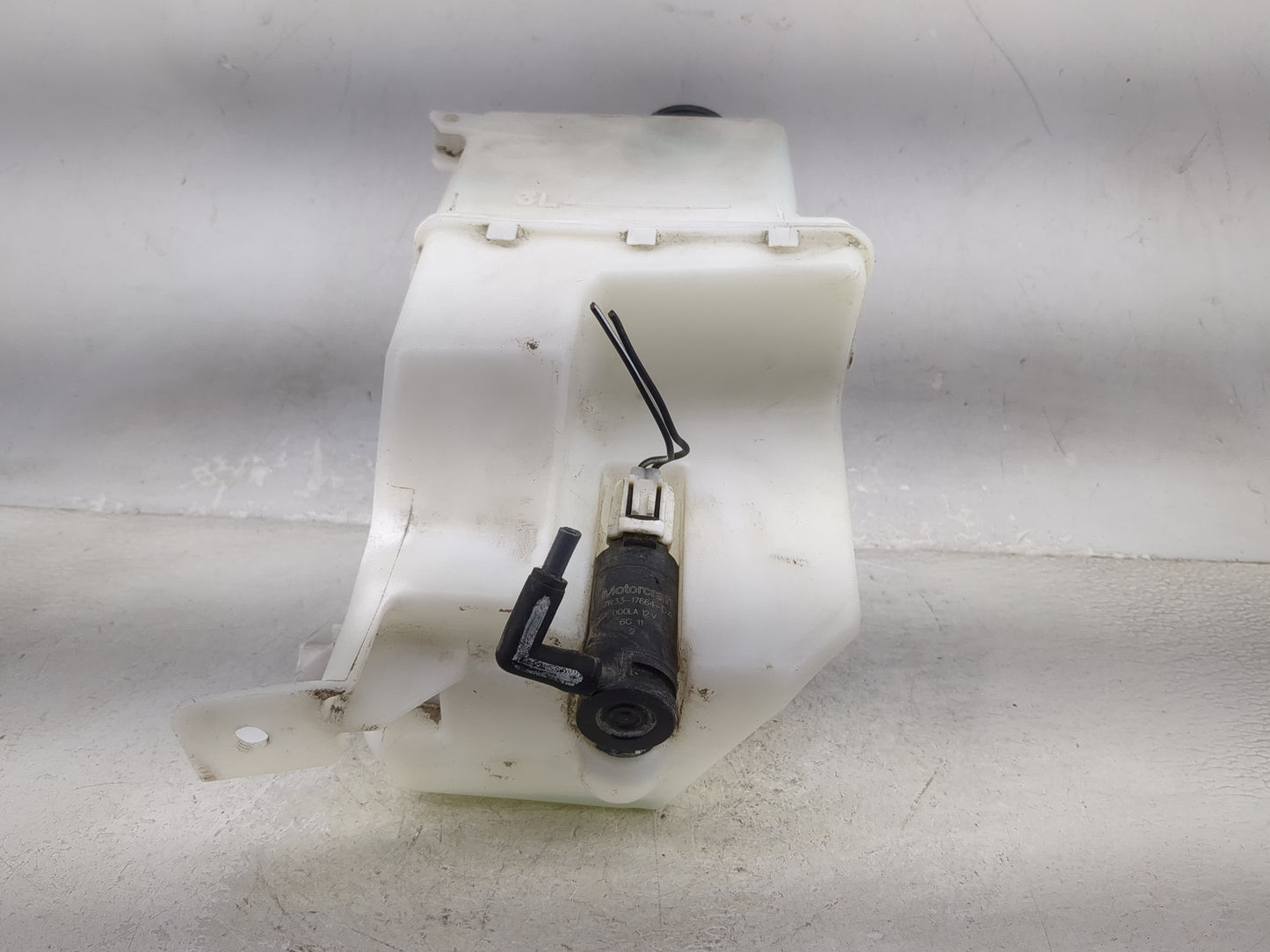 2005-2007 Ford Five Hundred Windshield Washer Fluid Reservoir Bottle Oem - Oemusedautoparts1.com