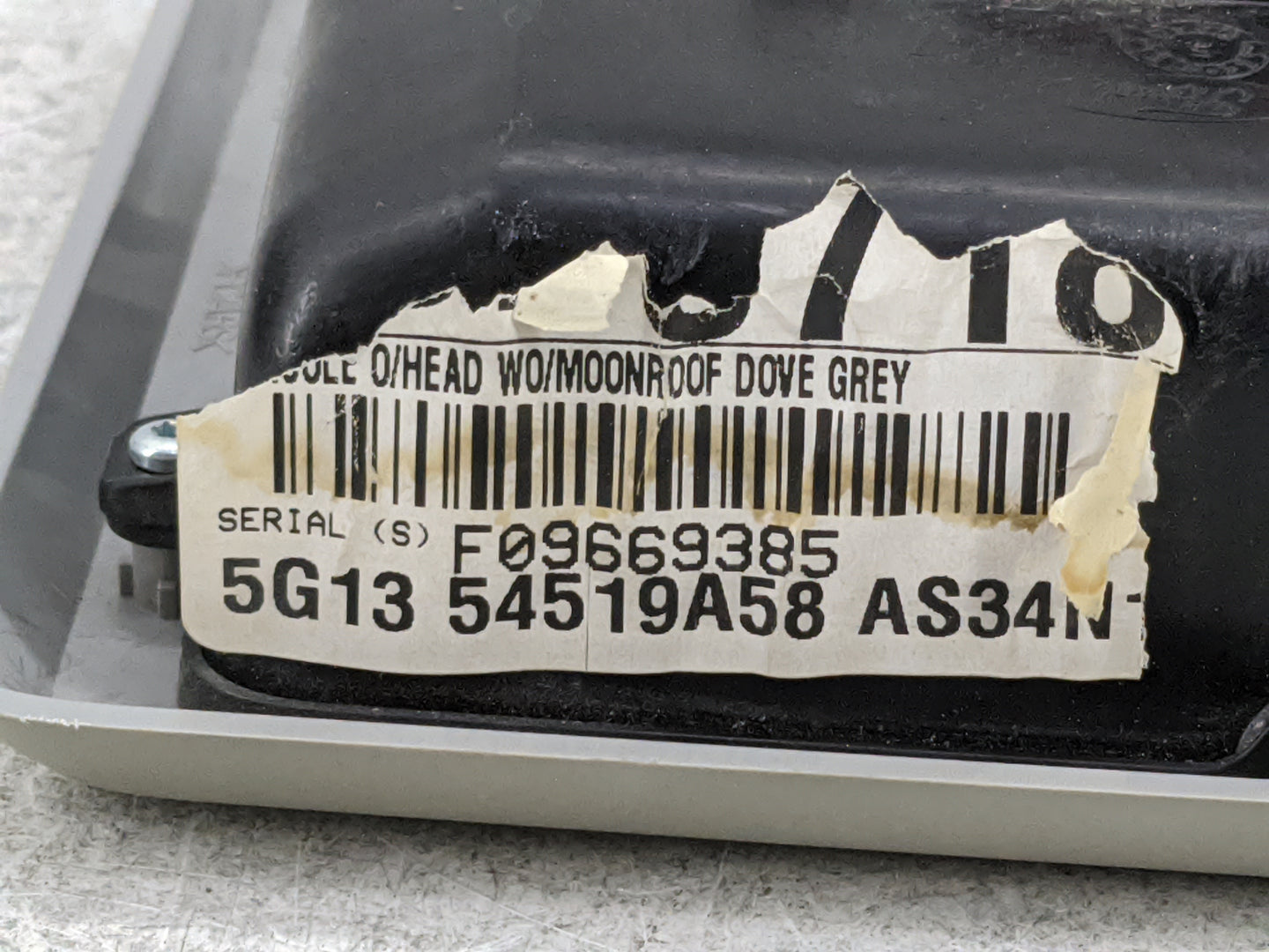 2007 Ford Five Hundred Overhead Roof Console Gray - Oemusedautoparts1.com