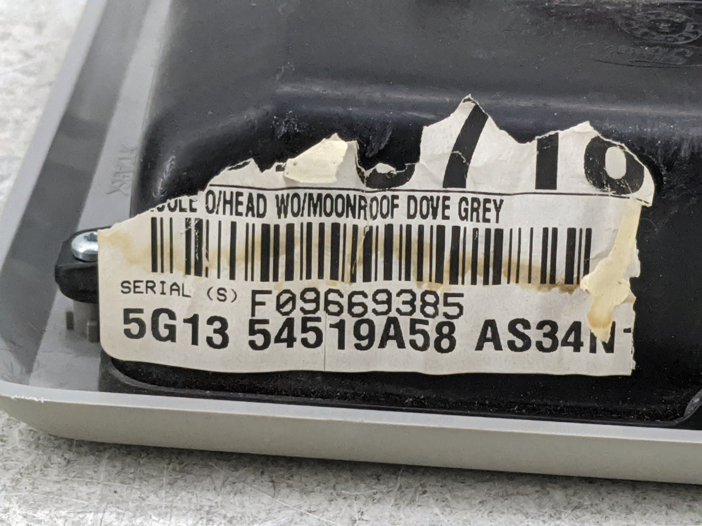 2007 Ford Five Hundred Overhead Roof Console Gray - Oemusedautoparts1.com