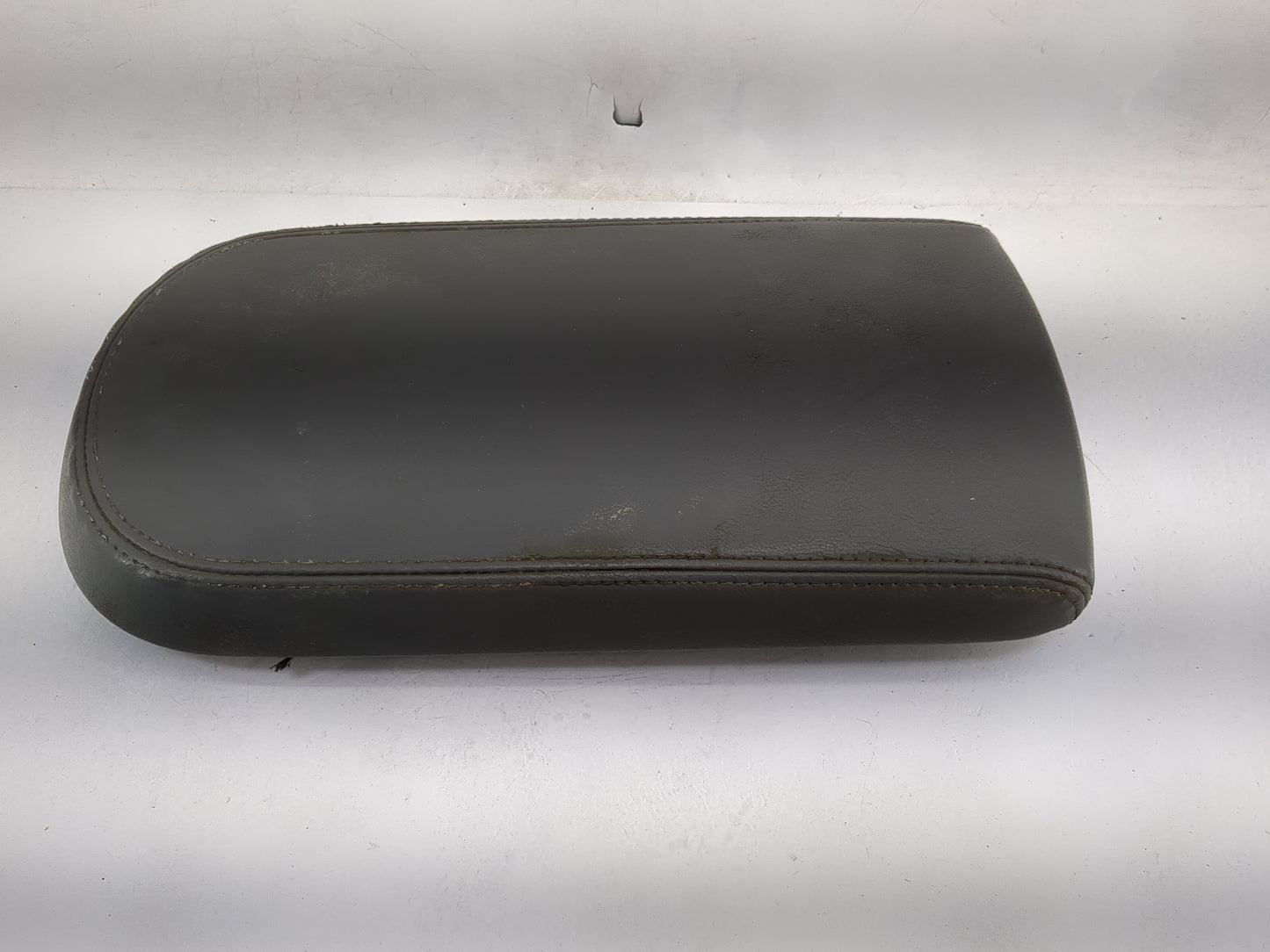 2007 Ford Five Hundred Center Console Armrest Cover Lid Fits OEM Used Auto Parts - Oemusedautoparts1.com