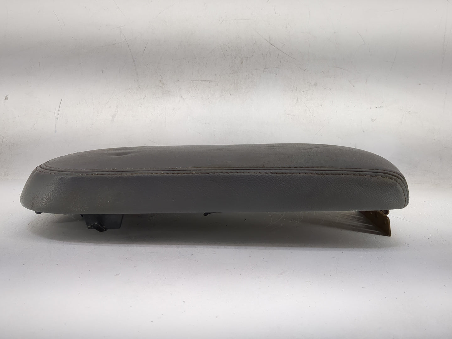 2007 Ford Five Hundred Center Console Armrest Cover Lid Fits OEM Used Auto Parts - Oemusedautoparts1.com