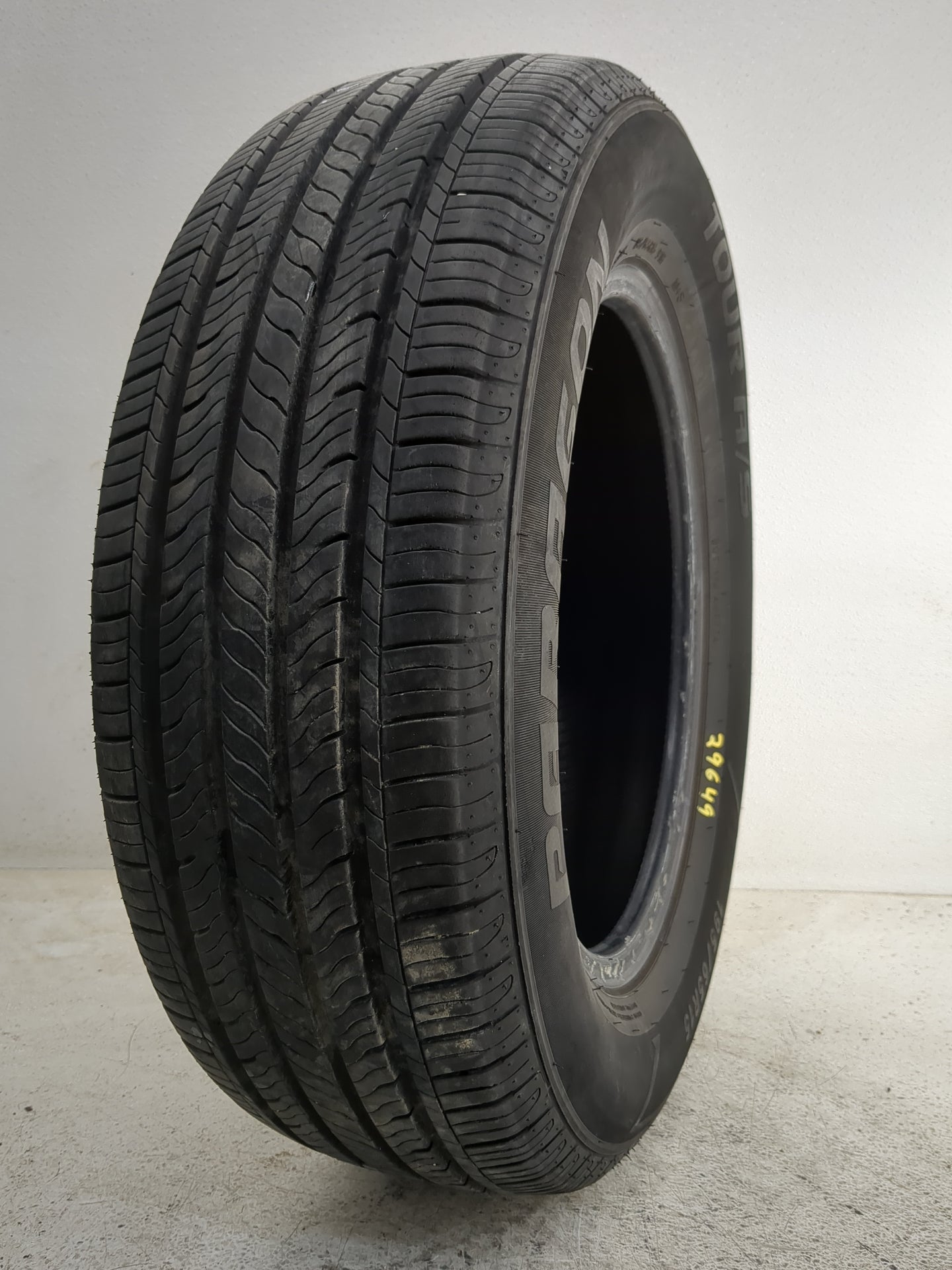 Used Tire 195/65R15 PARAGON TOUR A/S 91H - Tread Depth 8/32 - Oemusedautoparts1.com
