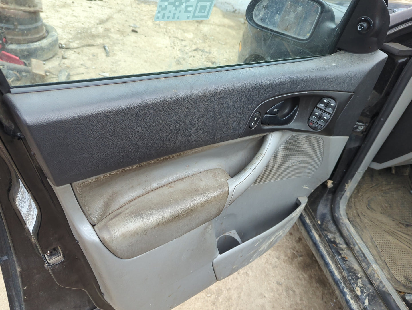 2007 Ford Focus Front Left Driver Interior Door Panel Trim 1397252 - Oemusedautoparts1.com