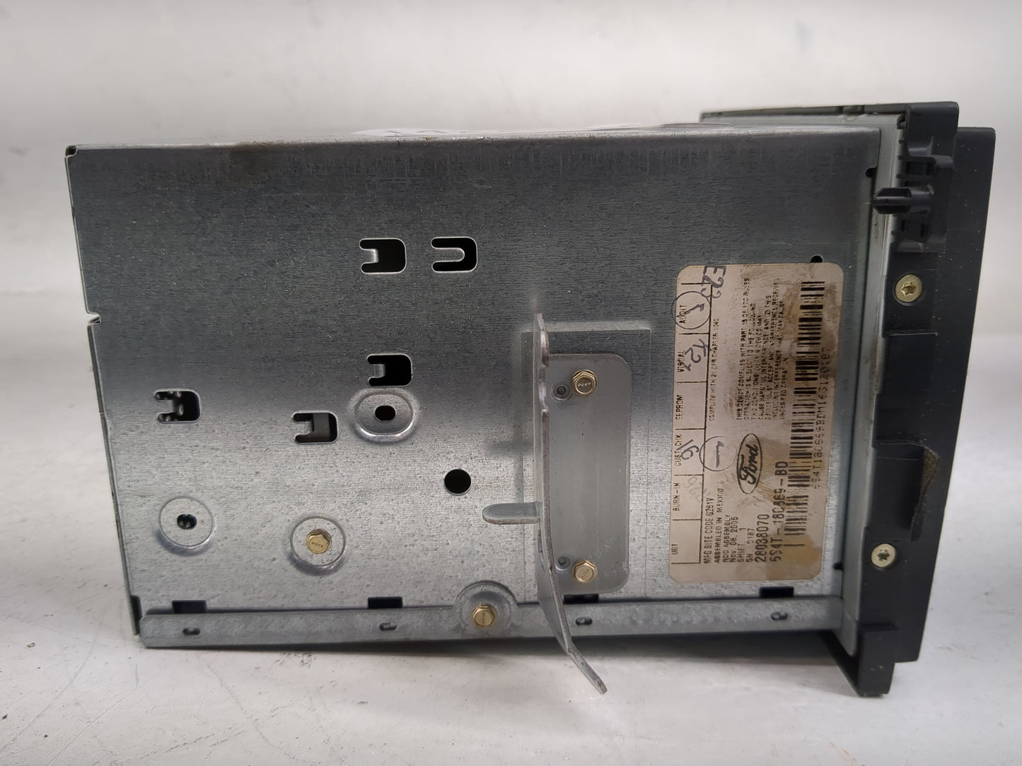 2006-2007 Ford Focus Radio AM FM Cd Player Receiver Replacement P/N:5S4T-18C869-BD Fits Fits 2006 2007 OEM Used Auto Parts -