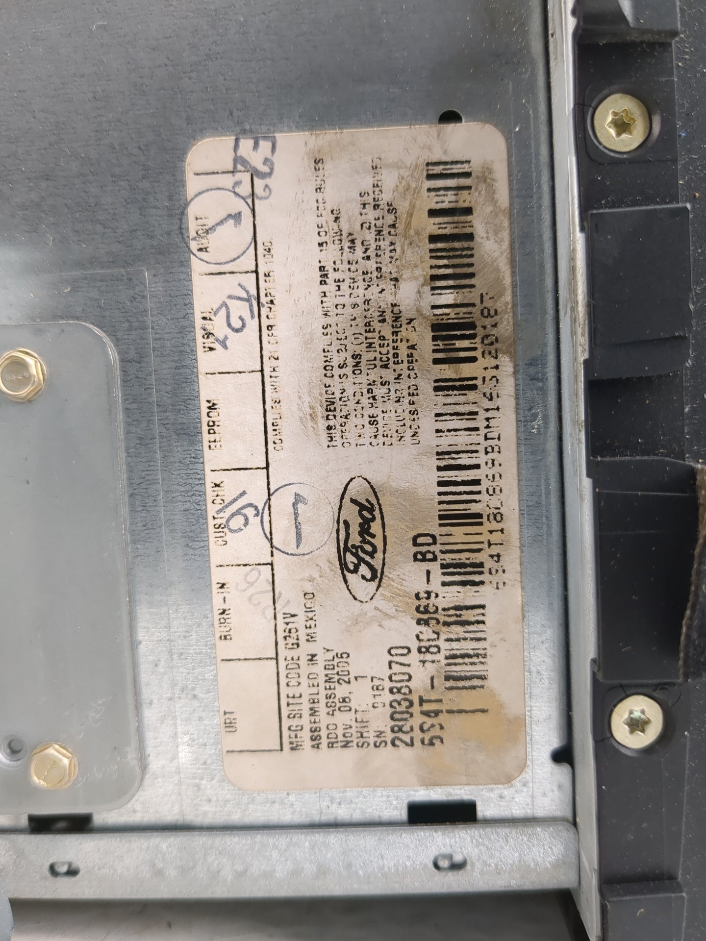 2006-2007 Ford Focus Radio AM FM Cd Player Receiver Replacement P/N:5S4T-18C869-BD Fits Fits 2006 2007 OEM Used Auto Parts -