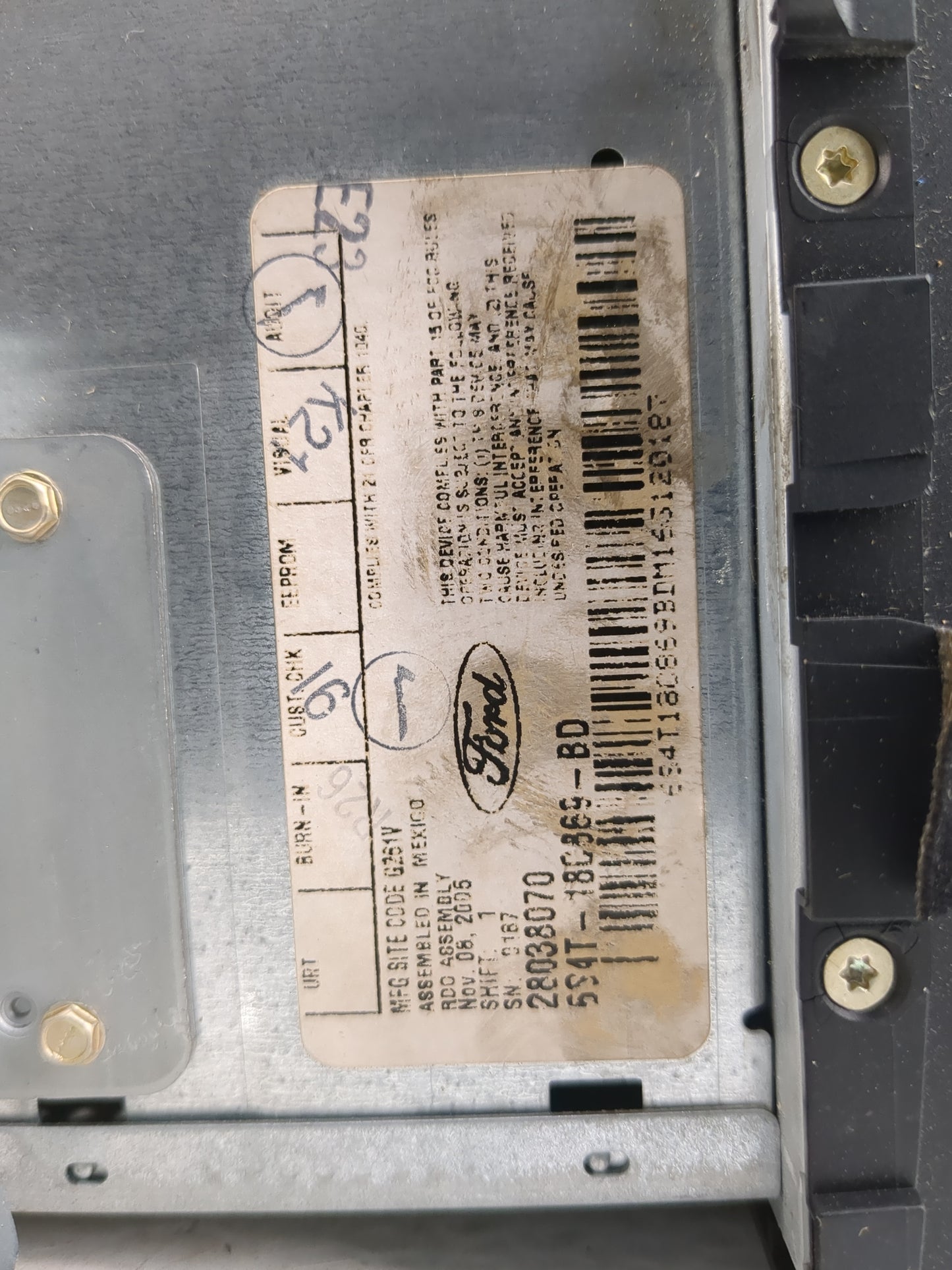 2006-2007 Ford Focus Radio AM FM Cd Player Receiver Replacement P/N:5S4T-18C869-BD Fits Fits 2006 2007 OEM Used Auto Parts -