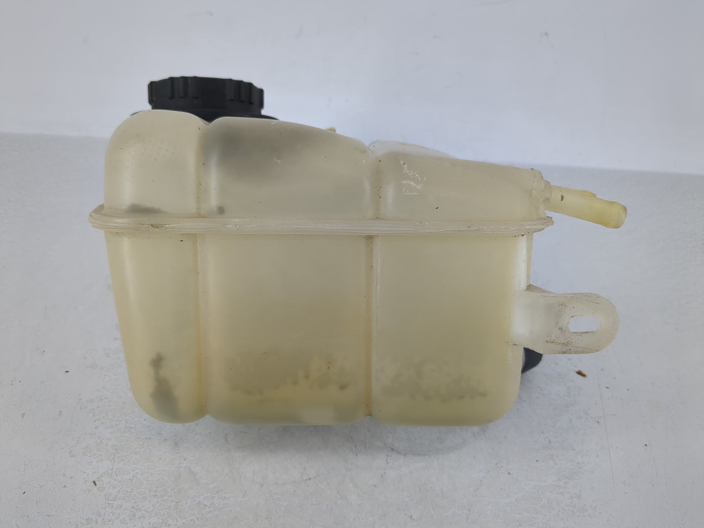 2000-2007 Ford Focus Radiator Coolant Overflow Expansion Tank Bottle - Oemusedautoparts1.com