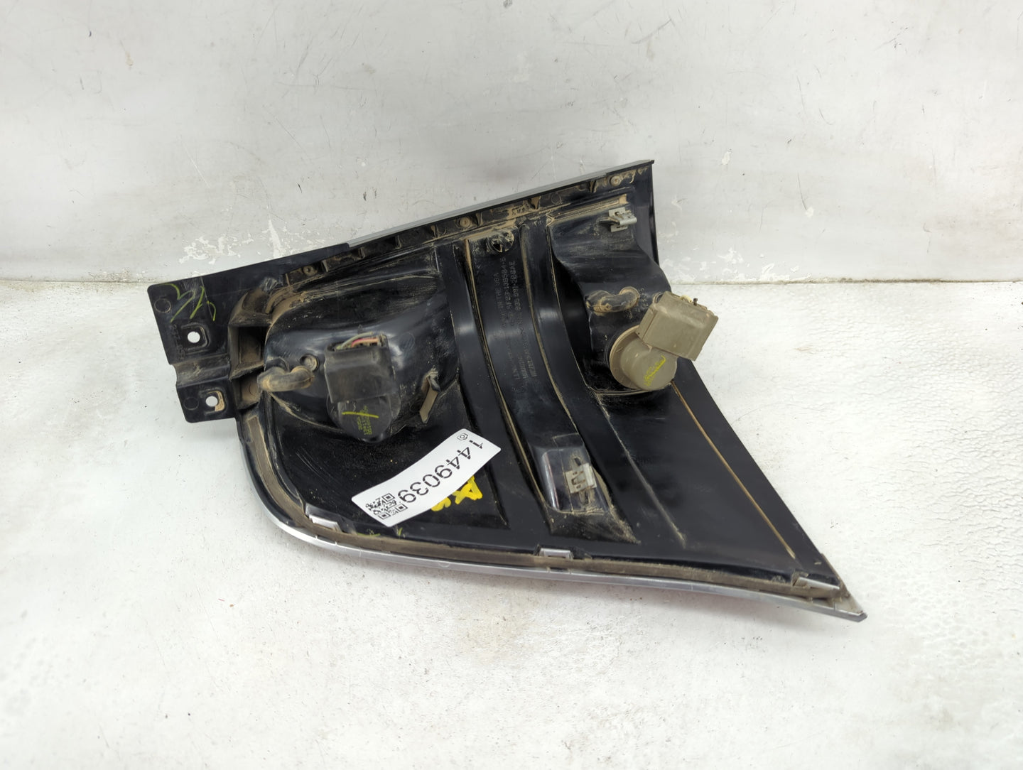 2004-2007 Ford Freestar Tail Light Assembly Passenger Right OEM P/N:5F23-13B504-B 935991-22-SAE Fits Fits 2004 2005 2006 200