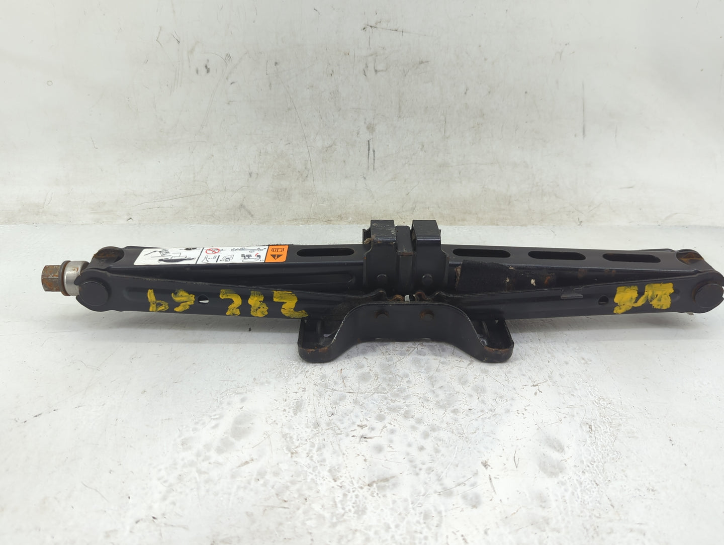 2007 Ford Freestyle Spare Scissor Car Jack - Oemusedautoparts1.com