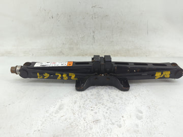 2007 Ford Freestyle Spare Scissor Car Jack - Oemusedautoparts1.com