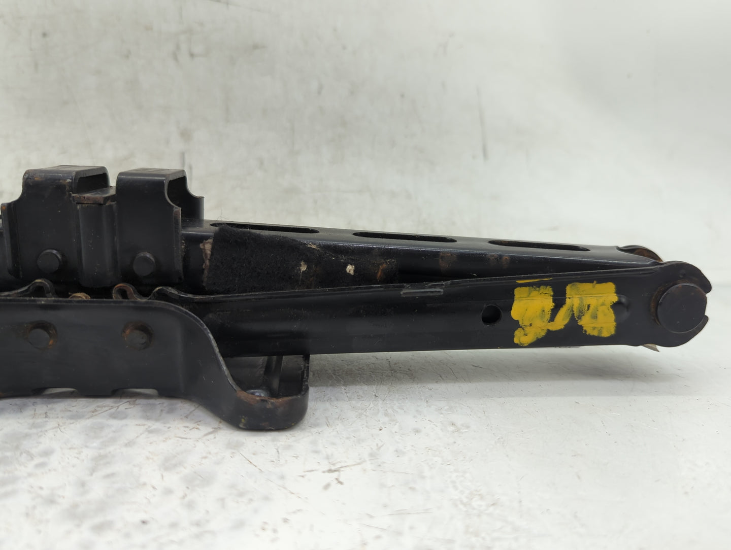 2007 Ford Freestyle Spare Scissor Car Jack - Oemusedautoparts1.com