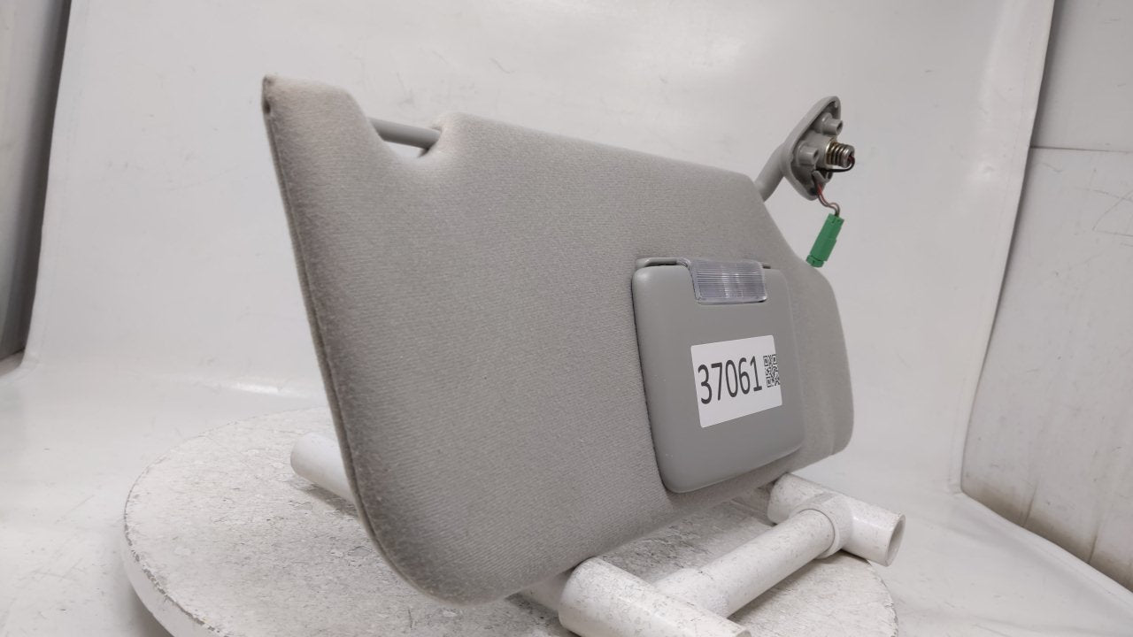 2005-2007 Ford Freestyle Sun Visor Shade Replacement Passenger Right Mirror Fits Fits 2005 2006 2007 OEM Used Auto Parts - O