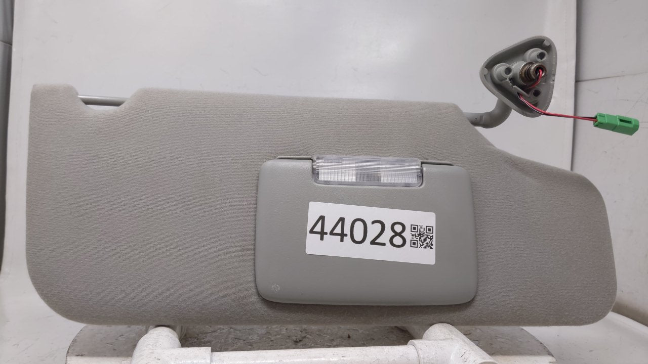 2005-2007 Ford Freestyle Sun Visor Shade Replacement Passenger Right Mirror Fits Fits 2005 2006 2007 OEM Used Auto Parts - O