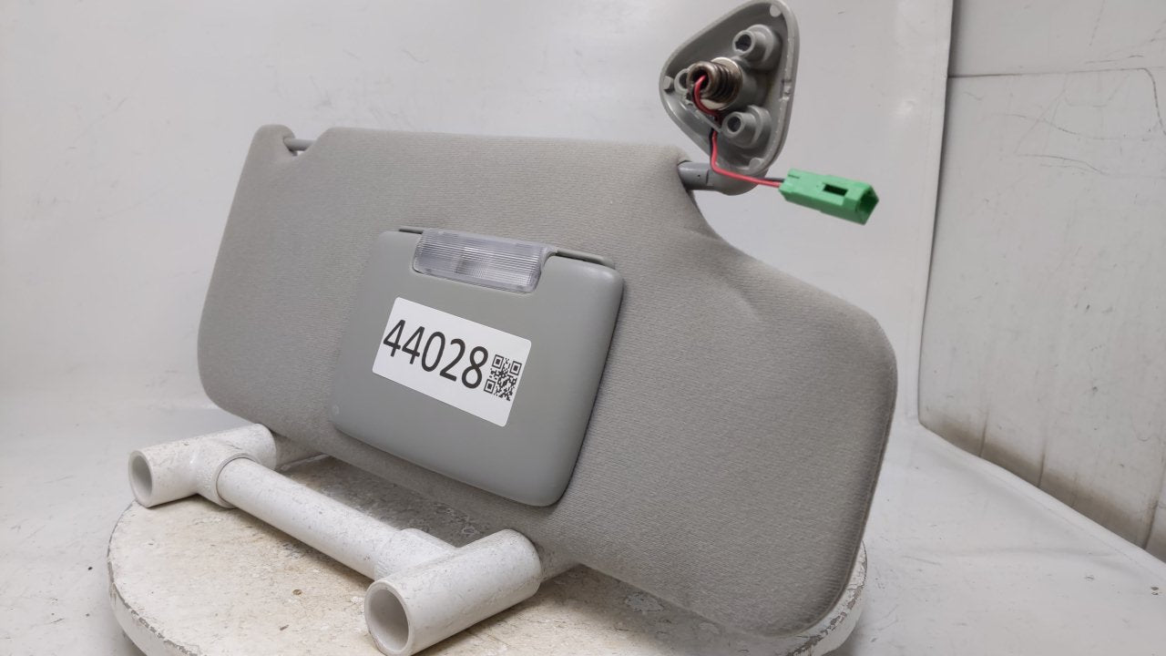 2005-2007 Ford Freestyle Sun Visor Shade Replacement Passenger Right Mirror Fits Fits 2005 2006 2007 OEM Used Auto Parts - O