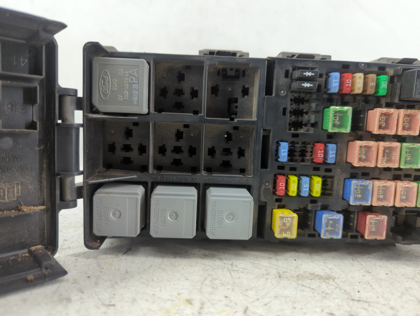2005-2007 Ford Freestyle Fusebox Fuse Box Panel Relay Module P/N:54-8799-30 Fits Fits 2005 2006 2007 OEM Used Auto Parts - O