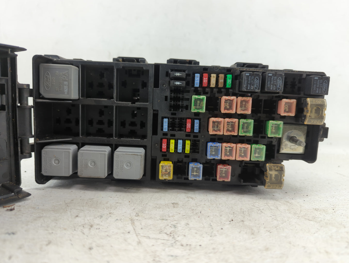 2005-2007 Ford Freestyle Fusebox Fuse Box Panel Relay Module P/N:7154-5616-30 Fits Fits 2005 2006 2007 OEM Used Auto Parts -