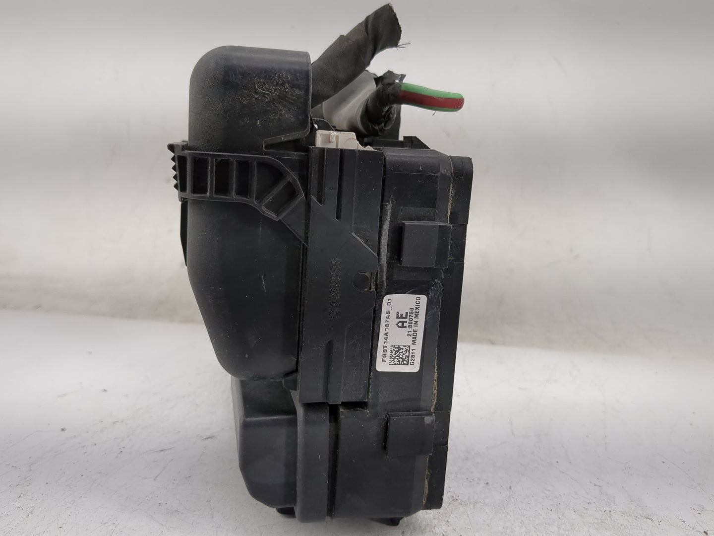 2006-2009 Ford Fusion Fusebox Fuse Box Panel Relay Module P/N:FG9T-14A067AE-01 Fits Fits 2006 2007 2008 2009 OEM Used Auto P