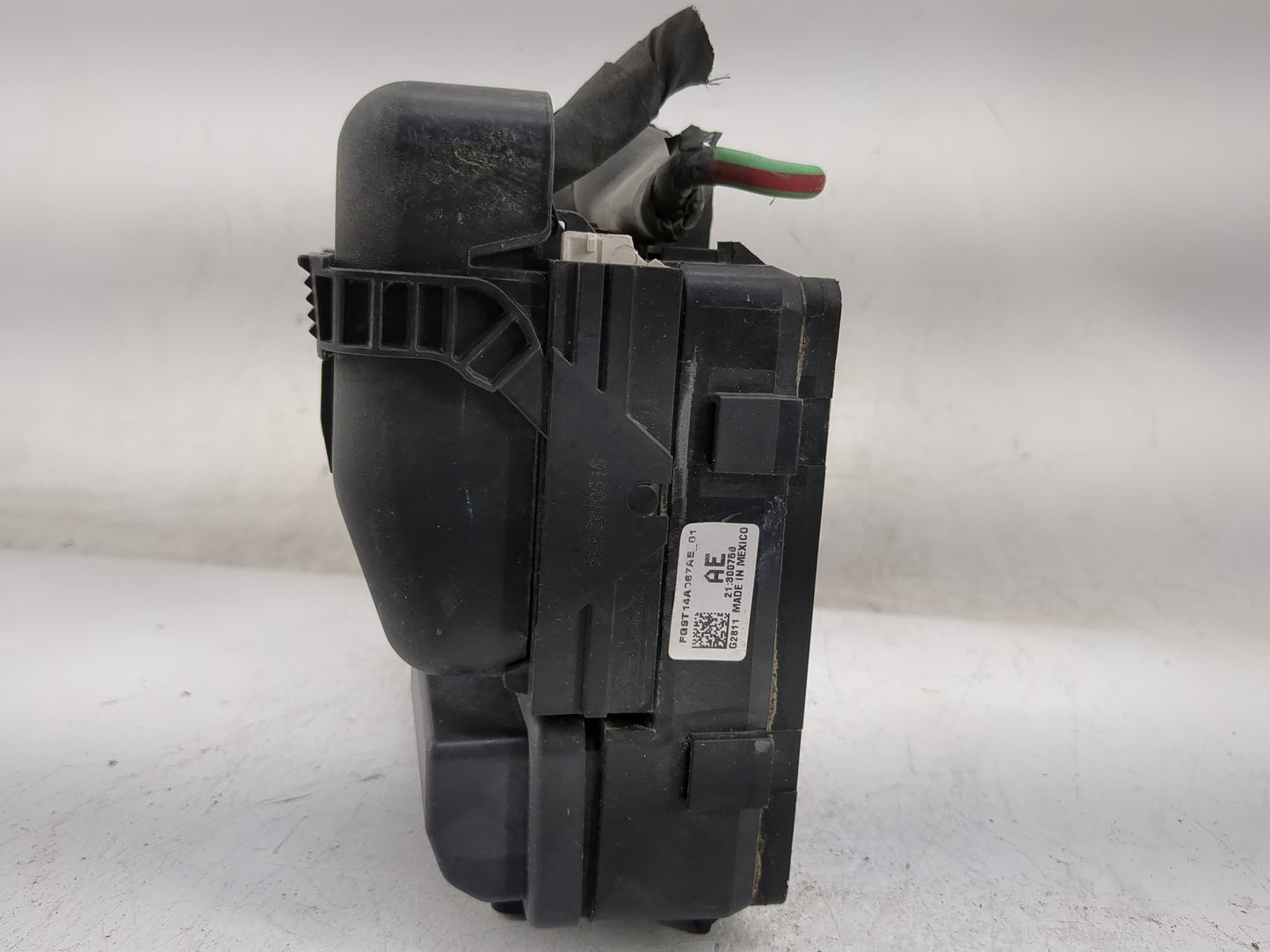 2006-2009 Ford Fusion Fusebox Fuse Box Panel Relay Module P/N:FG9T-14A067AE-01 Fits Fits 2006 2007 2008 2009 OEM Used Auto P