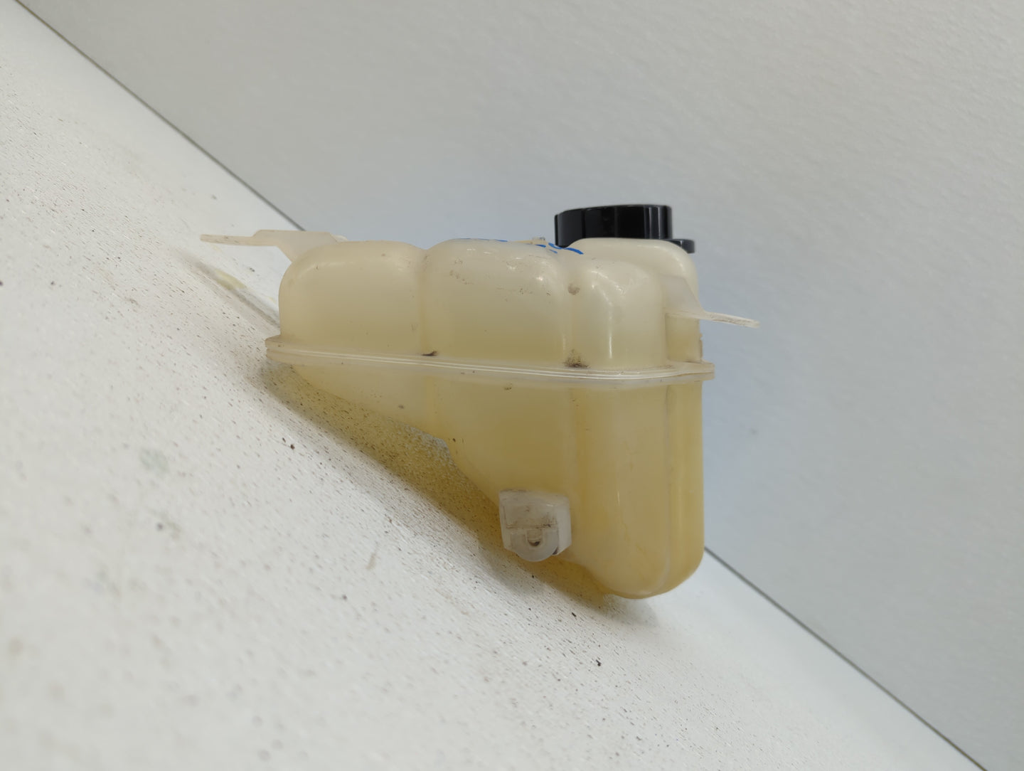 2006-2009 Ford Fusion Radiator Coolant Overflow Expansion Tank Bottle 384601 - Oemusedautoparts1.com