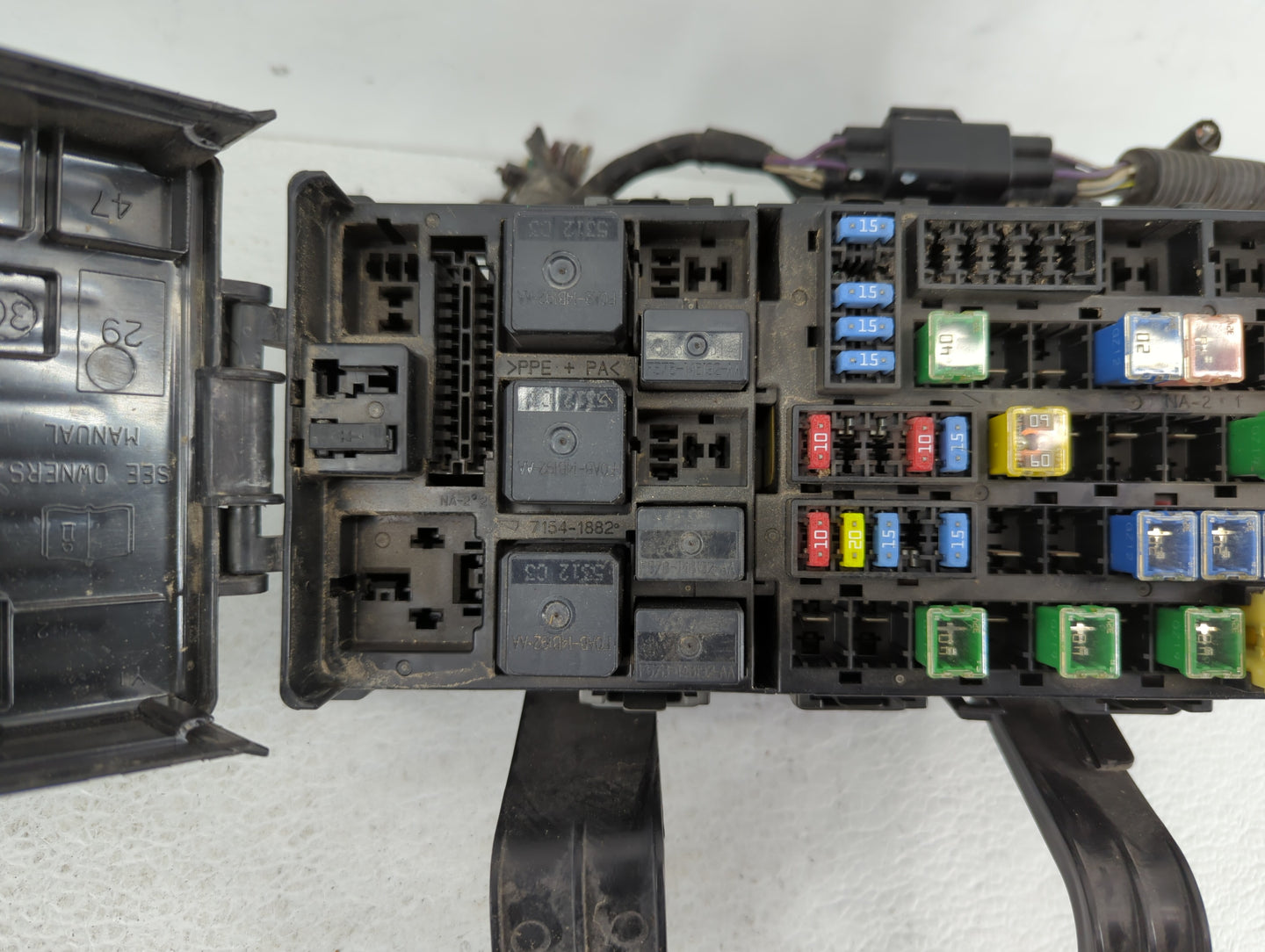 2006-2009 Ford Fusion Fusebox Fuse Box Panel Relay Module P/N:6E5T-14290-Z 7E5T-14290-M Fits Fits 2006 2007 2008 2009 OEM Us