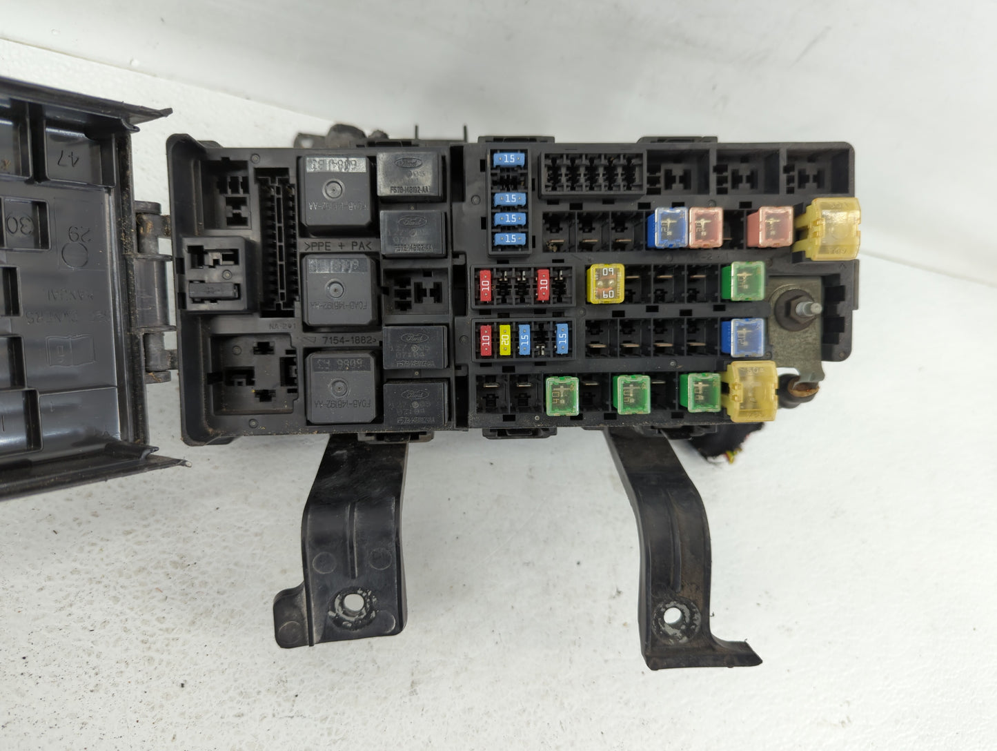 2006-2009 Ford Fusion Fusebox Fuse Box Panel Relay Module P/N:6E5T-14290-AC 6E5T-14290-AD Fits Fits 2006 2007 2008 2009 OEM 