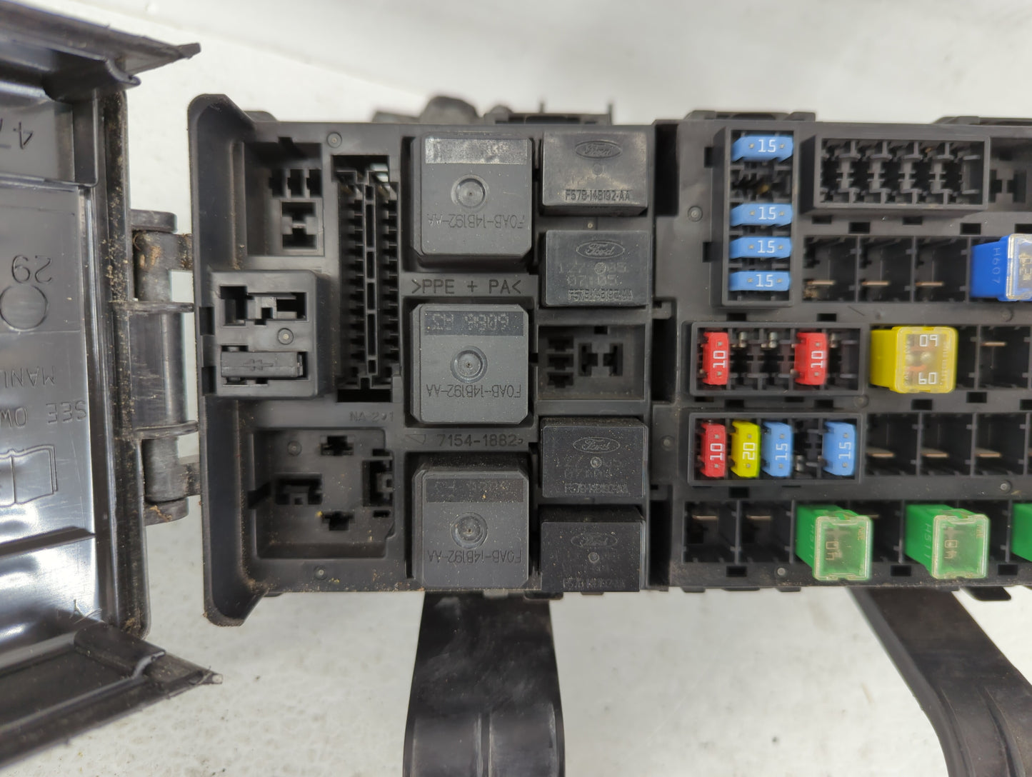 2006-2009 Ford Fusion Fusebox Fuse Box Panel Relay Module P/N:6E5T-14290-AC 6E5T-14290-AD Fits Fits 2006 2007 2008 2009 OEM 