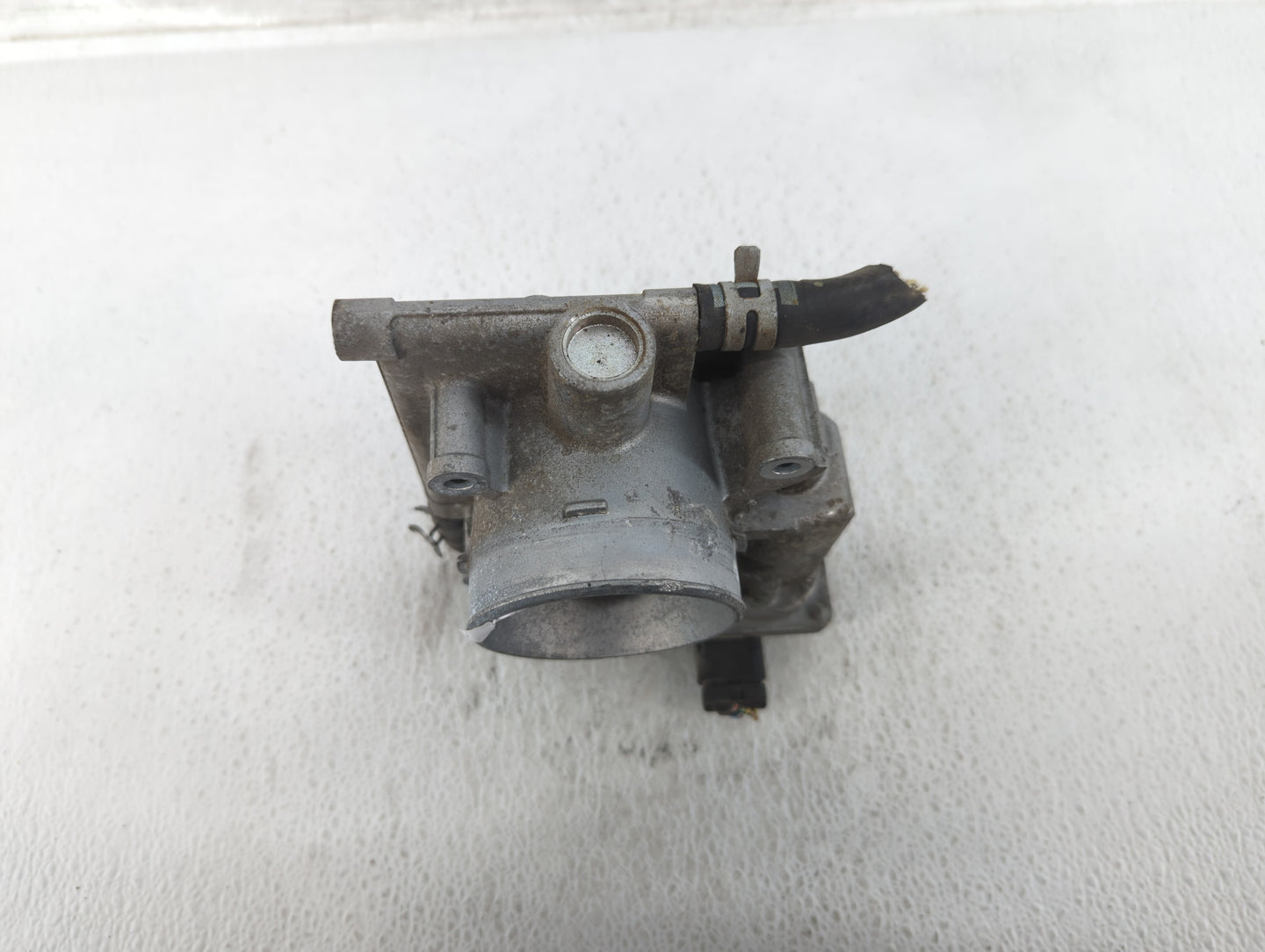 2006-2009 Ford Fusion Throttle Body P/N:6E5G-A Fits Fits 2006 2007 2008 2009 OEM Used Auto Parts - Oemusedautoparts1.com