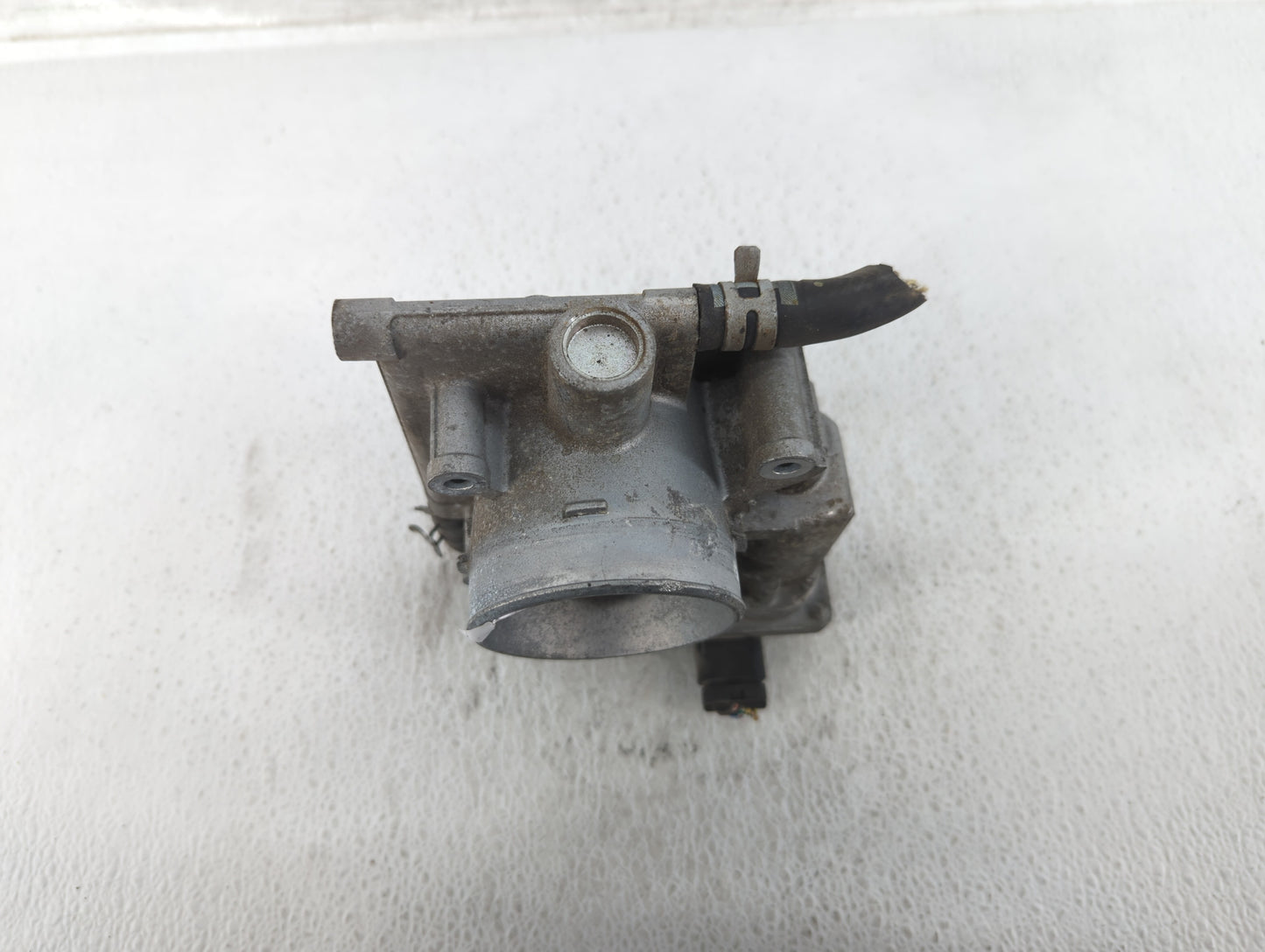 2006-2009 Ford Fusion Throttle Body P/N:6E5G-A Fits Fits 2006 2007 2008 2009 OEM Used Auto Parts - Oemusedautoparts1.com