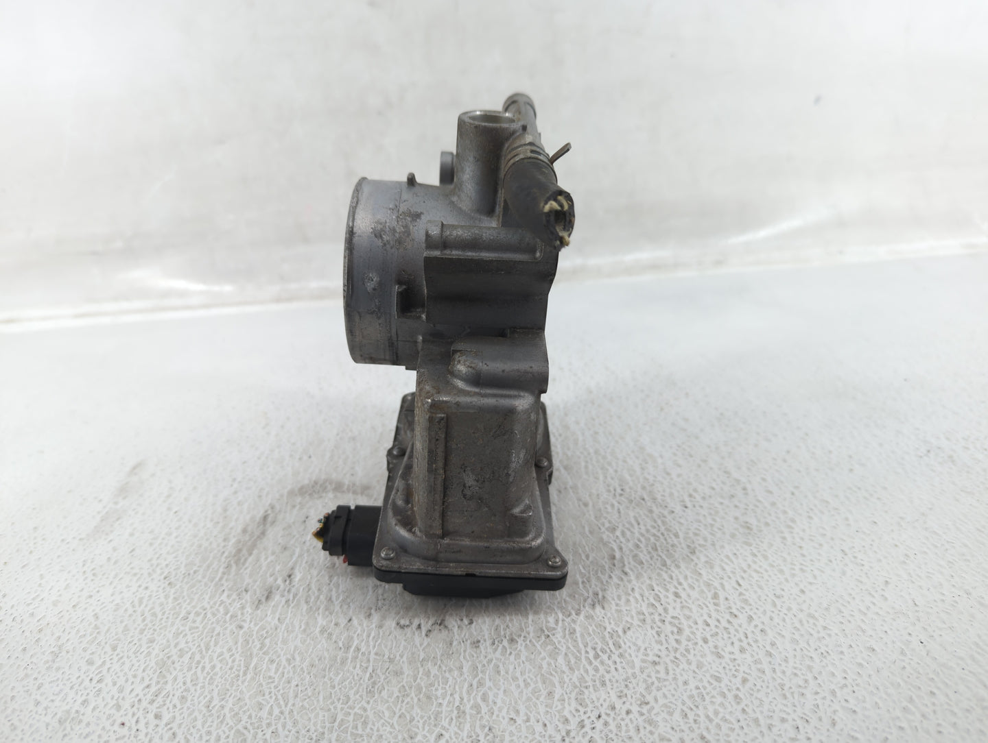 2006-2009 Ford Fusion Throttle Body P/N:6E5G-A Fits Fits 2006 2007 2008 2009 OEM Used Auto Parts - Oemusedautoparts1.com