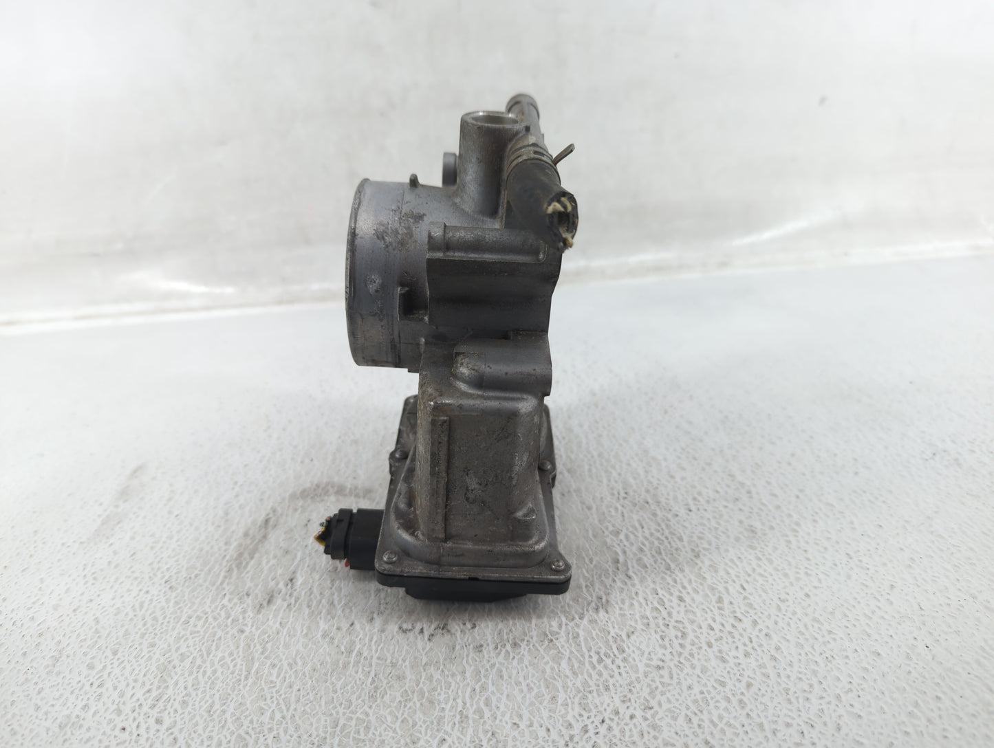 2006-2009 Ford Fusion Throttle Body P/N:6E5G-A Fits Fits 2006 2007 2008 2009 OEM Used Auto Parts - Oemusedautoparts1.com